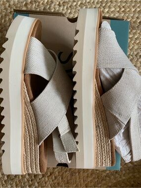 Toms Women's Sandals in Light Gold